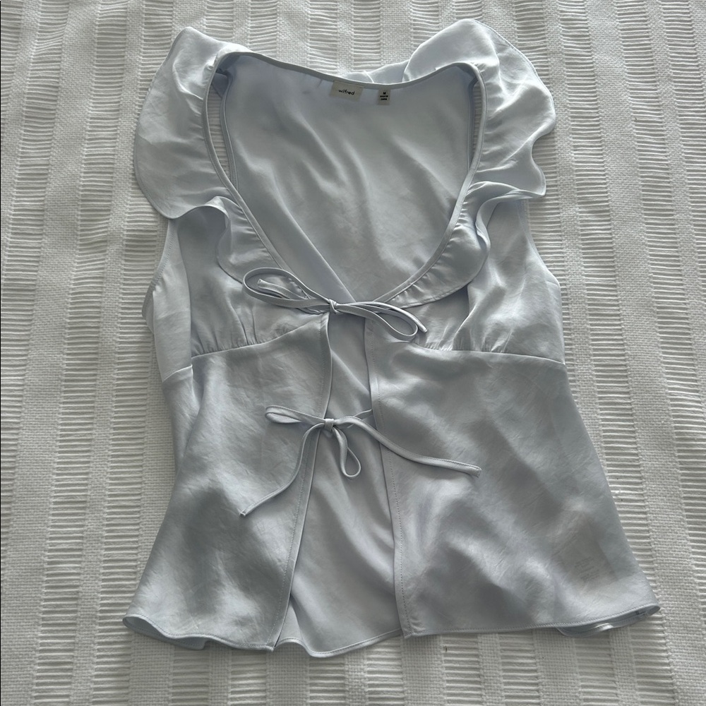 Aritzia Wilfred tie front top in silver size medium